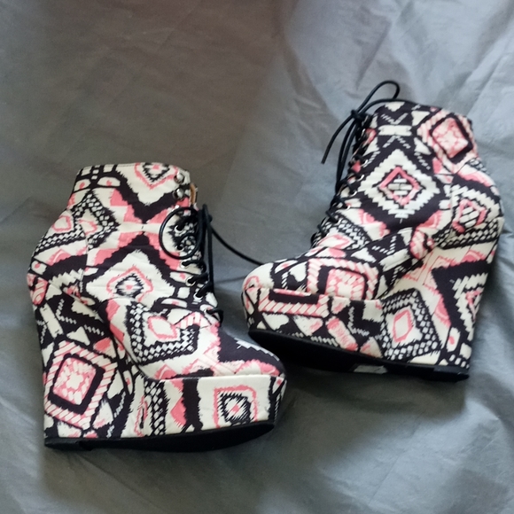 💥Host pick 🎉Patterned platform boots - Picture 4 of 6